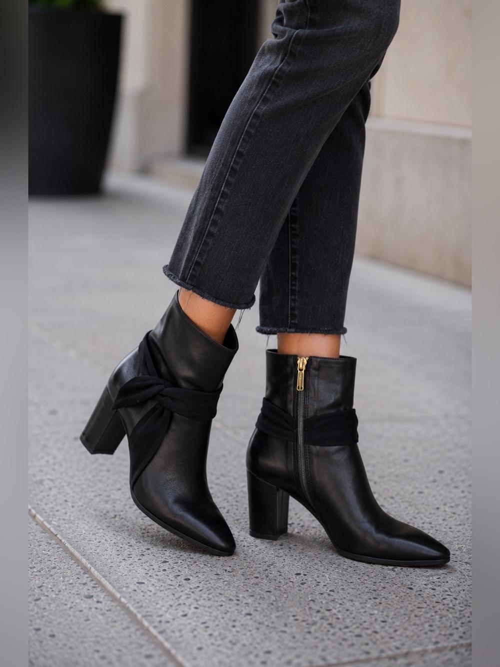 Sz 7 Karen Millen heeled boots with bow detail in black
